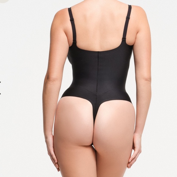 SKIMS Core Sculpt Plunge Thong Bodysuit/ Shapewear - Picture 3 of 7